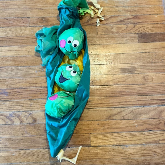 Three Vintage Spring Windsport Wind Socks - Picture 3 of 15